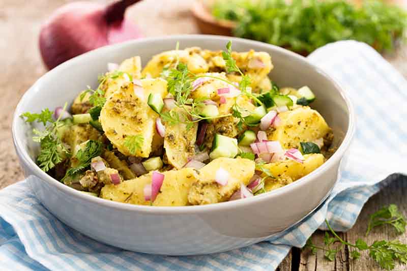 20230427-Mediterranean-Potato-Salad-Zaatar-Dressing-800x533